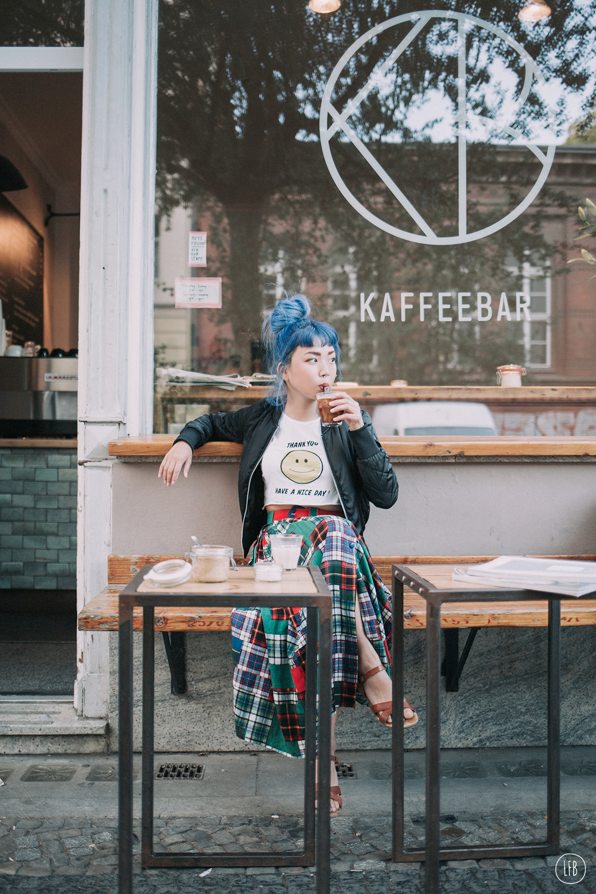 Kaffee Bar Outfit - lovefromberlin.net - photos by Leni of paperboats